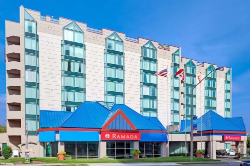 Ramada Hotel Niagara Falls buitenkant